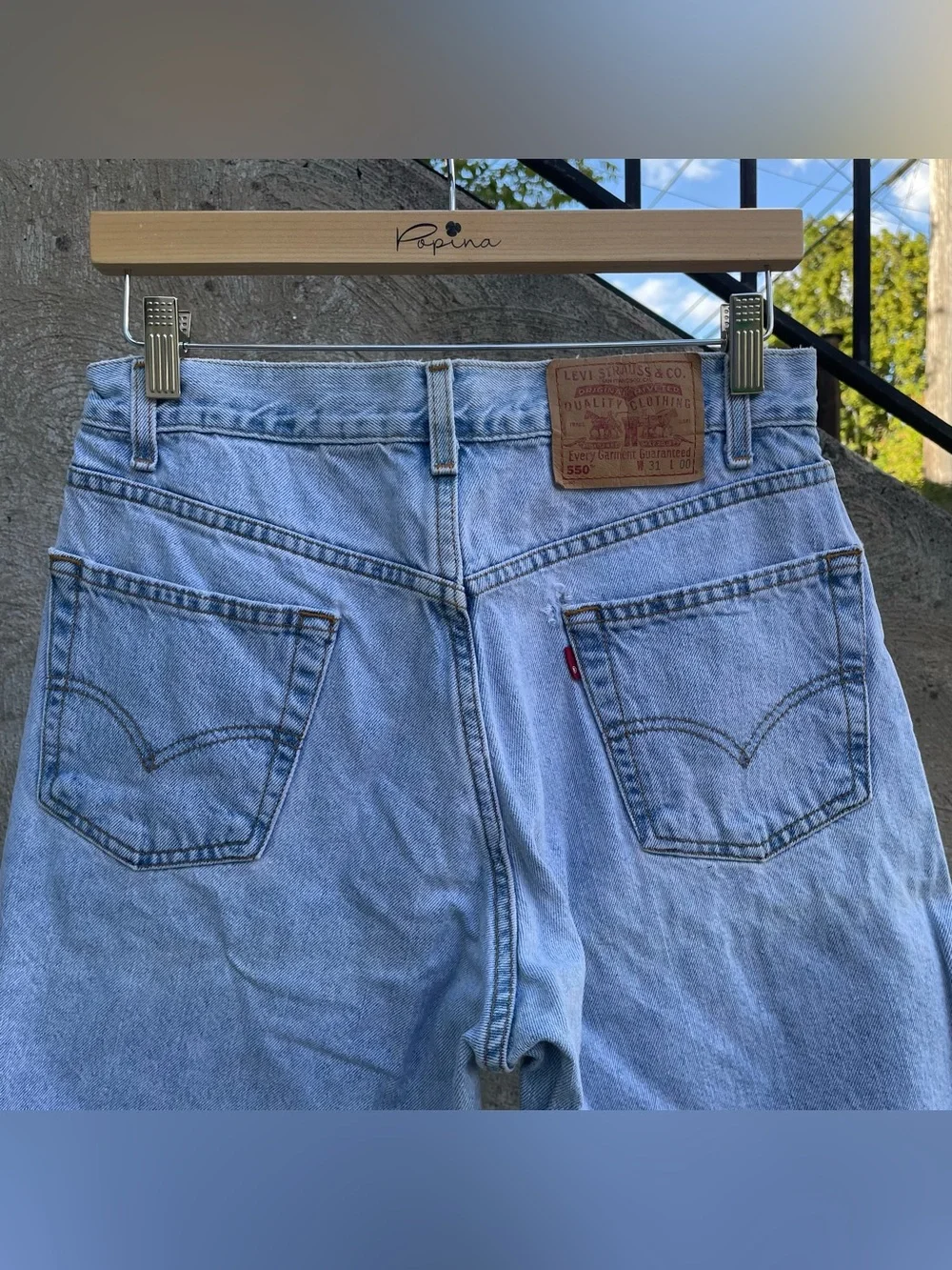 Y2k paper tag Levi’s 550 relaxed fit lightwash jorts size 30”